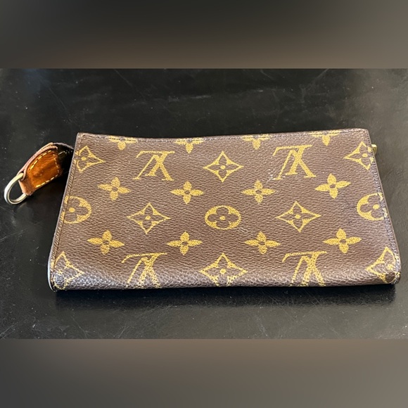 Louis Vuitton Toiletry Pouch Monogram Brown (Authentic) - Picture 5 of 12